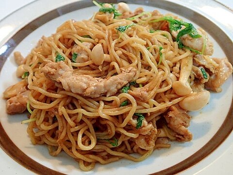 豚肉とブナピーと水菜のソース焼きそば